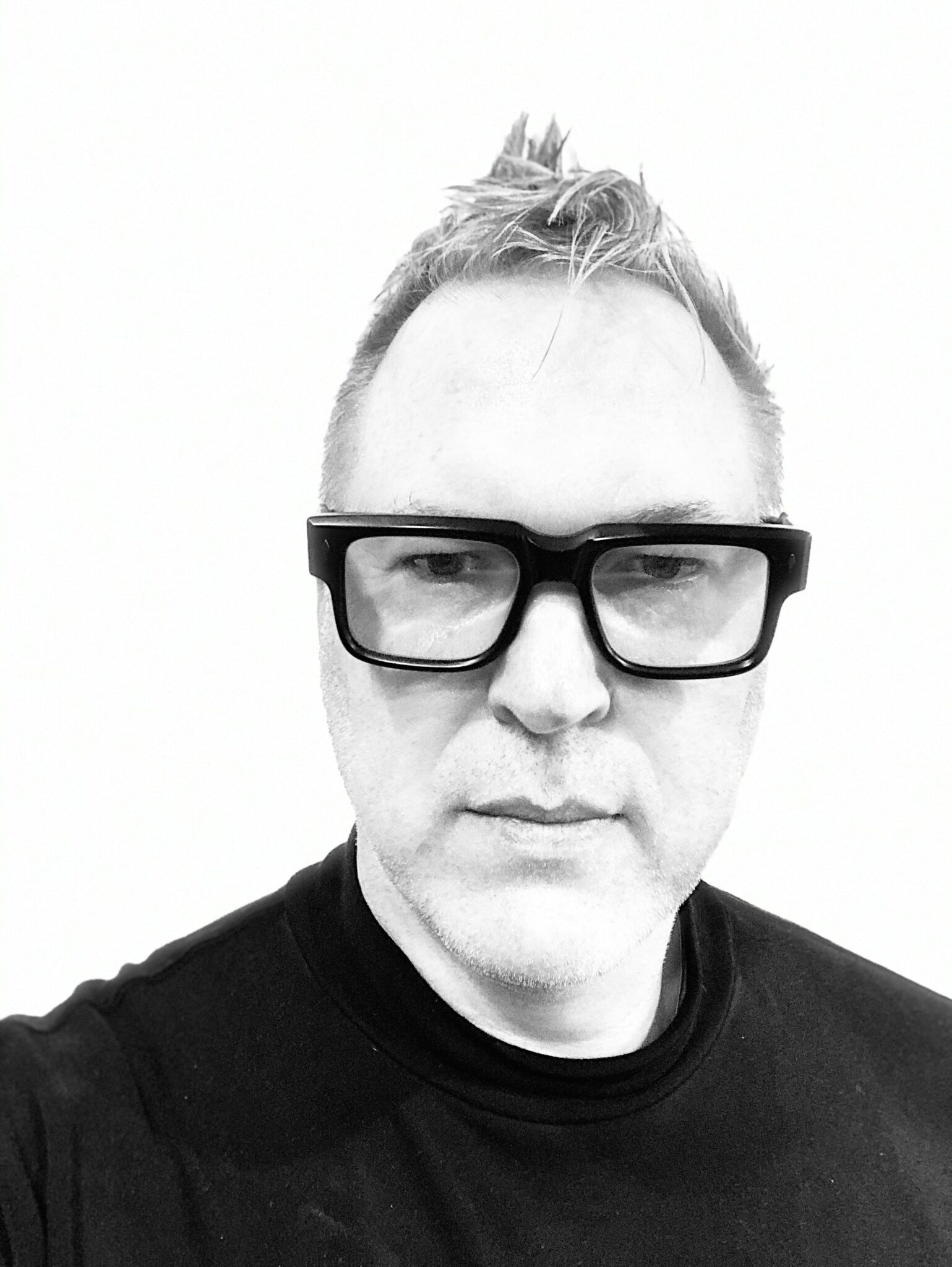 Black and white headshot portrait of visual artist Andrew Cornell Robinson in the studio. © 2021