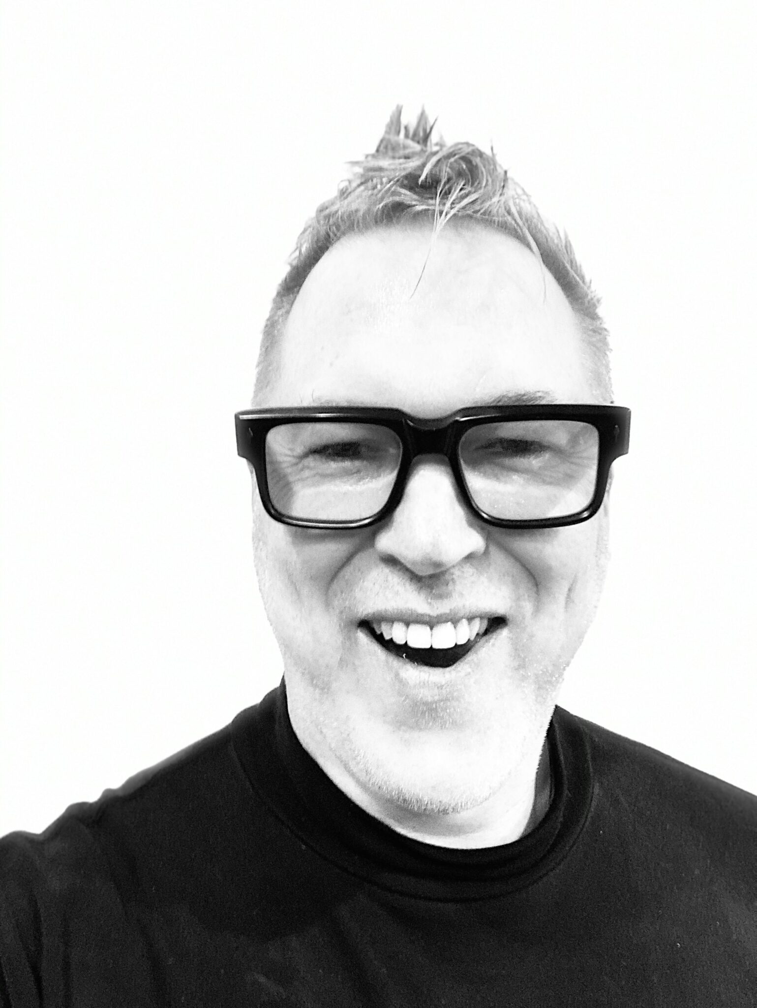 Black and white headshot portrait of visual artist Andrew Cornell Robinson in the studio. © 2021